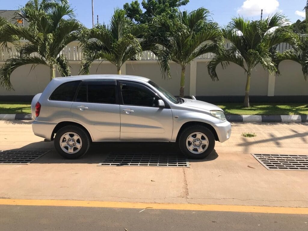 Bei ya Toyota Rav4 2005 Sokoni Dar es salaam Tanzania