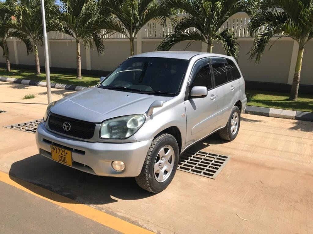 Magari Rav4 2005 lipo Dar es salaam