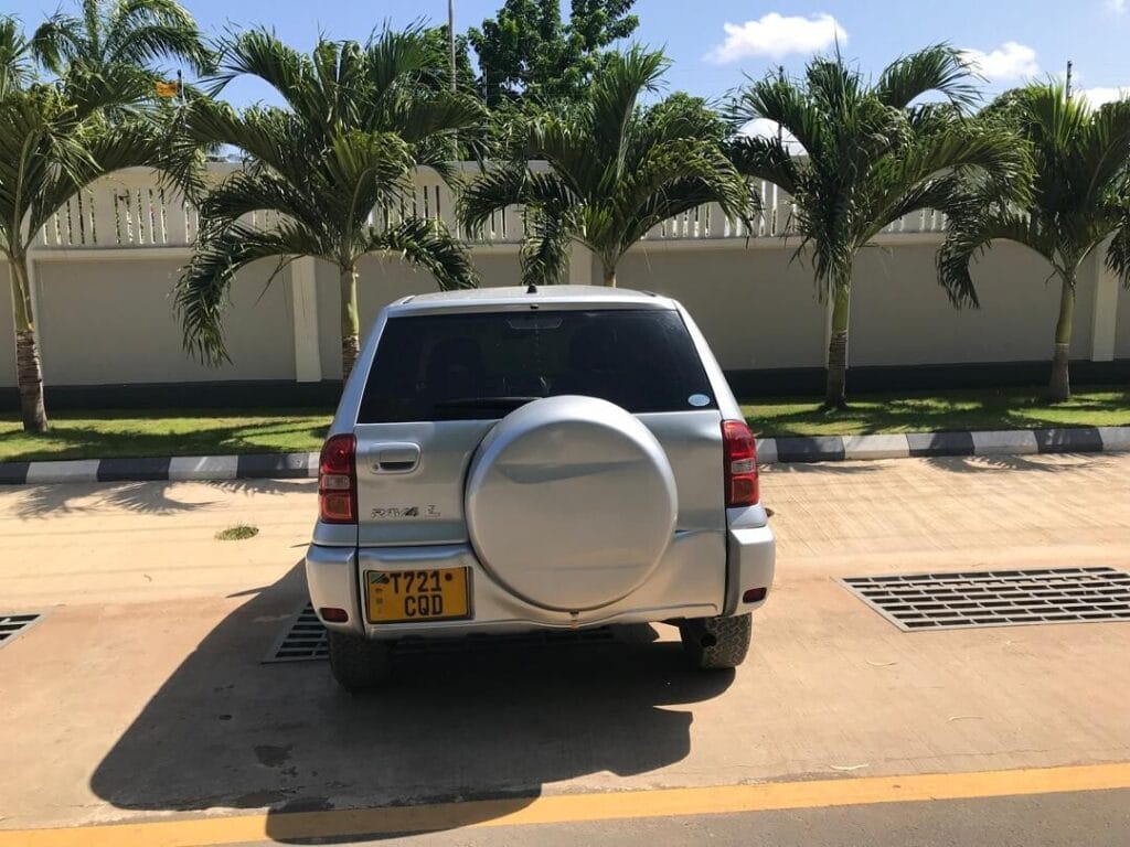 Toyota Rav4 bei poa sokoni Dar es salaam Tanzania