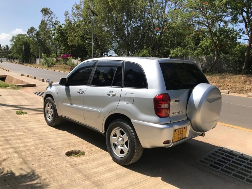 Magari Sokoni Toyota Rav4 ya Bei Poa 2005