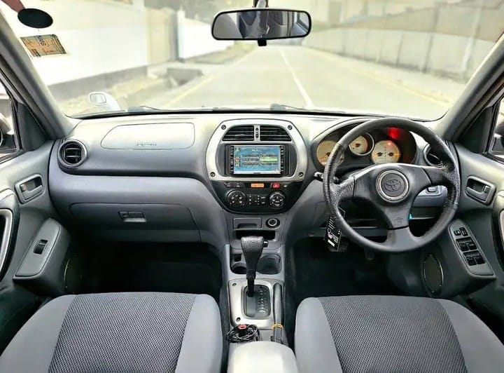 Magari Rav4 2005 lipo Dar es salaam