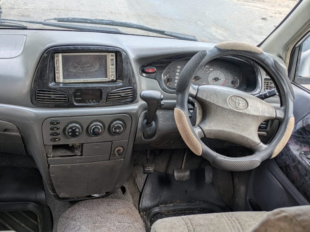 Bei ya Toyota Noah 2001 Sokoni Dar es salaam Tanzania