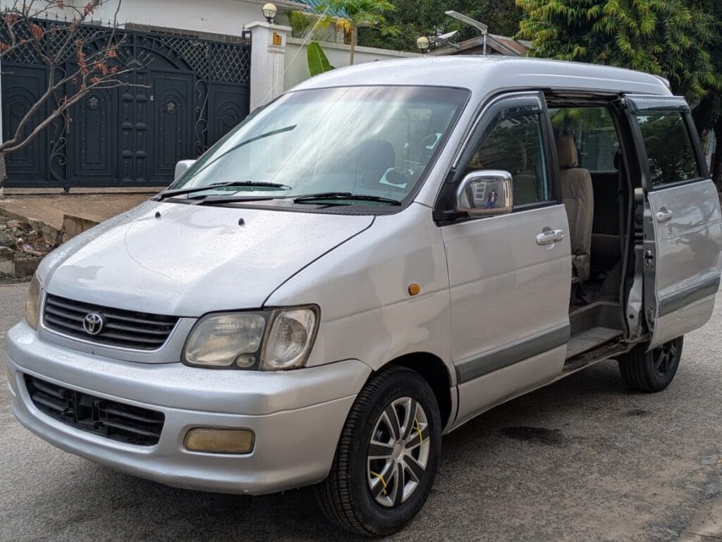 Bei ya Toyota Noah 2001 Sokoni Dar es salaam Tanzania