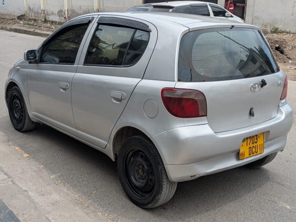 Toyota Vitz bei poa sokoni Dar es salaam Tanzania