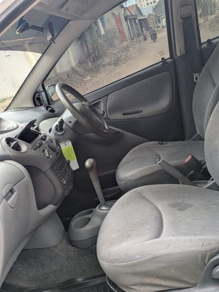 Toyota Vitz 2003 Inauzwa Dar es salaam Tanzania