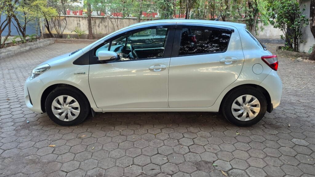 Magari Vitz 2017 lipo Arusha