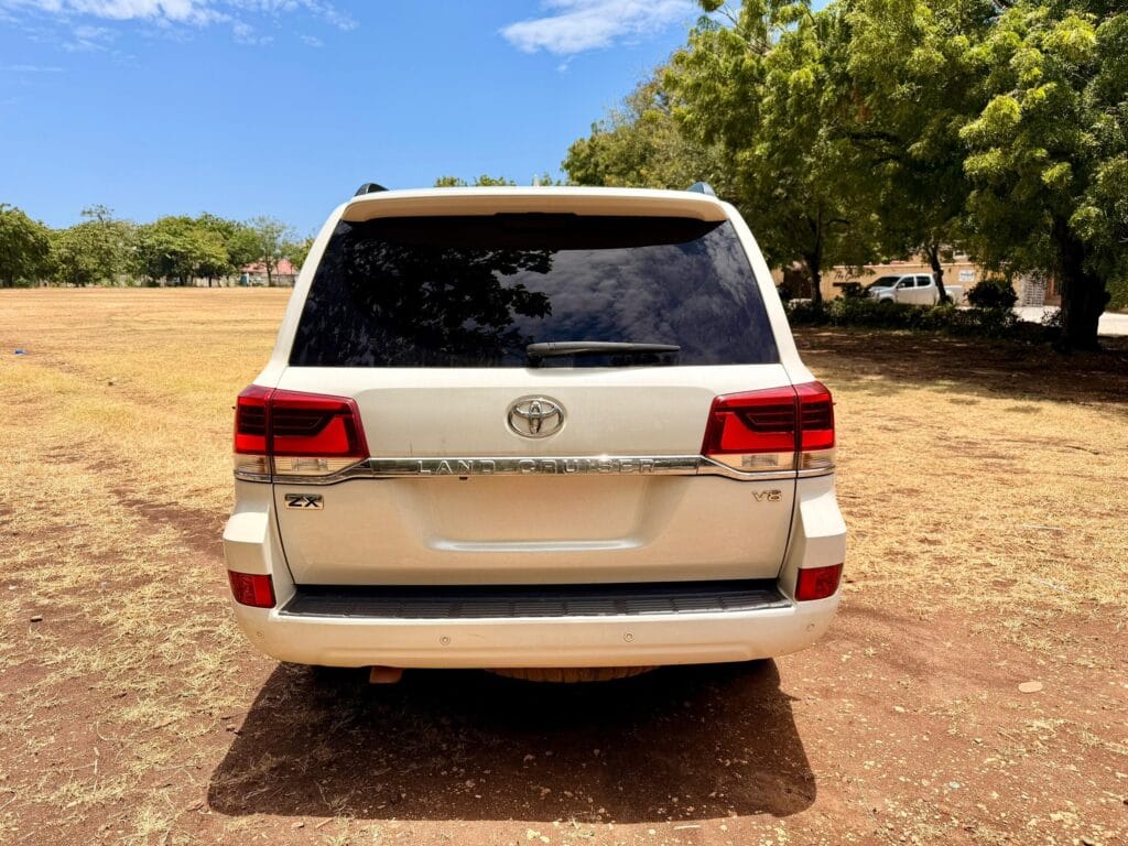 Used Toyota Land Cruiser V8 2020 for Sale in Dar es salaam