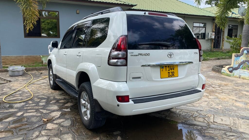 Magari Sokoni Toyota Land Cruiser Prado ya Bei Poa 2007