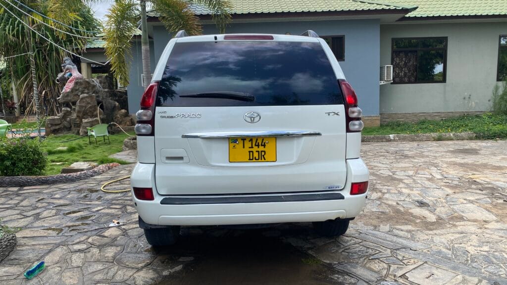 Magari Land Cruiser Prado 2007 lipo Dar es salaam