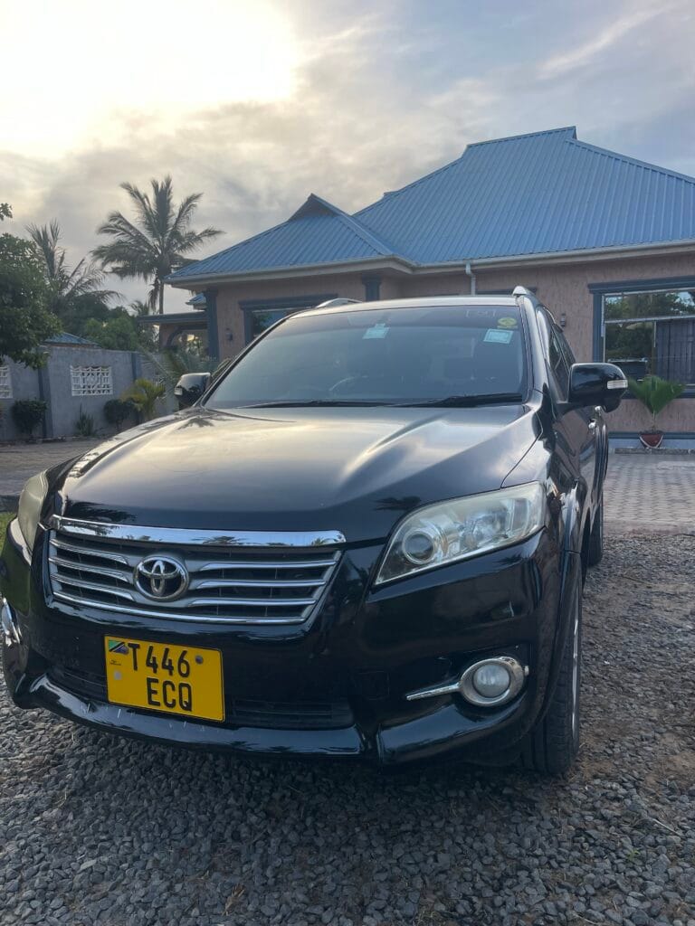 Magari Vanguard 2010 lipo Dar es salaam