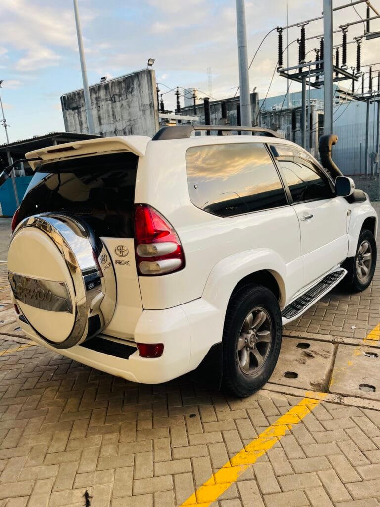 Toyota Land Cruiser Prado bei poa sokoni Dar es salaam Tanzania