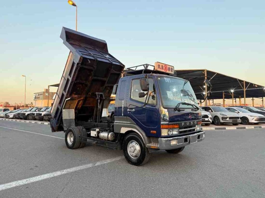 Mitsubishi Fuso bei poa sokoni Dar es salaam Tanzania