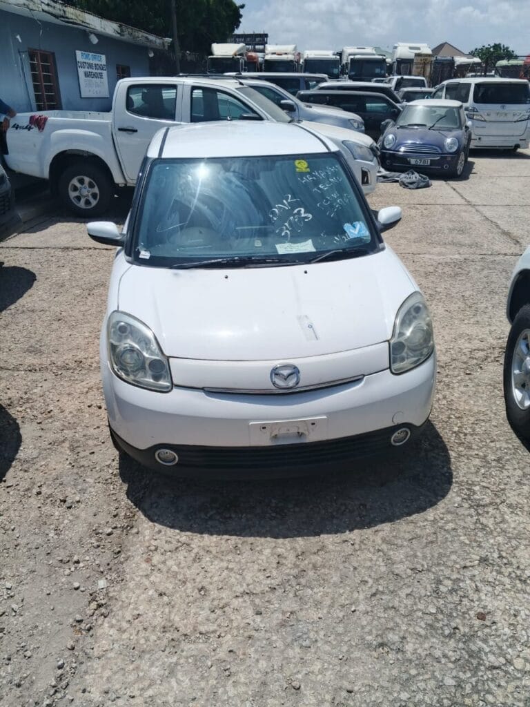 Mazda Verisa bei poa sokoni Dar es salaam Tanzania