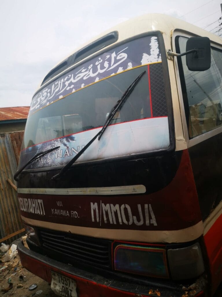 Magari Coaster 1998 lipo Dar es salaam