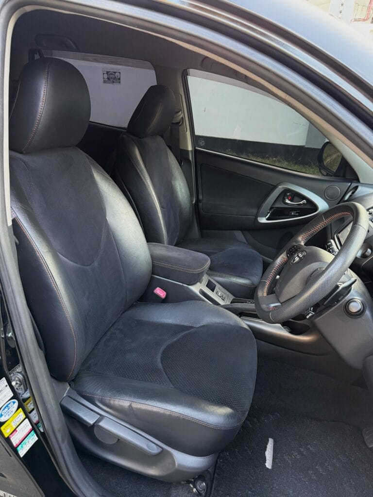 Toyota Vanguard bei poa sokoni Dar es salaam Tanzania