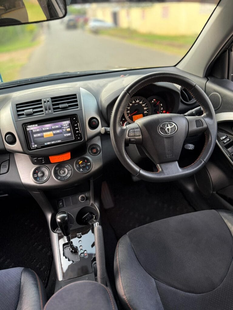 Magari Sokoni Toyota Vanguard ya Bei Poa 2012