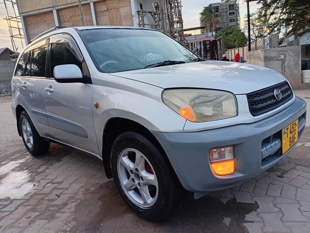 Magari Sokoni Toyota Rav4 ya Bei Poa 2003