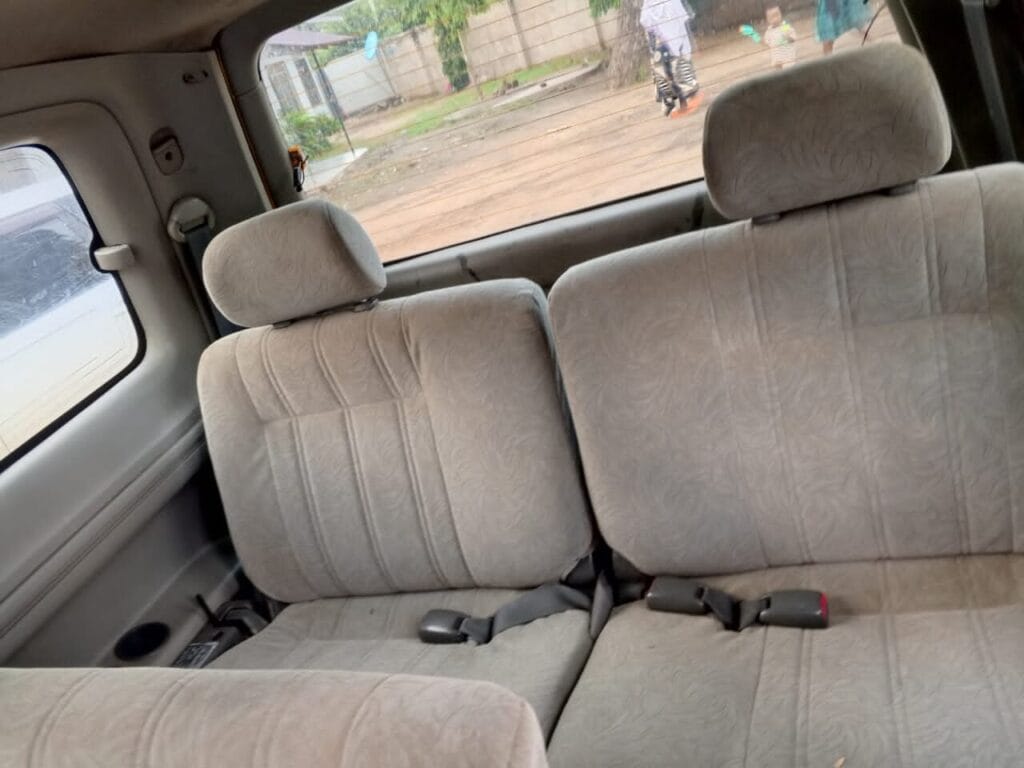 Toyota Noah bei poa sokoni Dar es salaam Tanzania