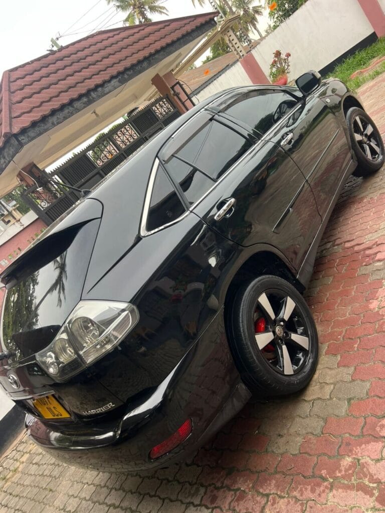 Magari Harrier 2005 lipo Dar es salaam