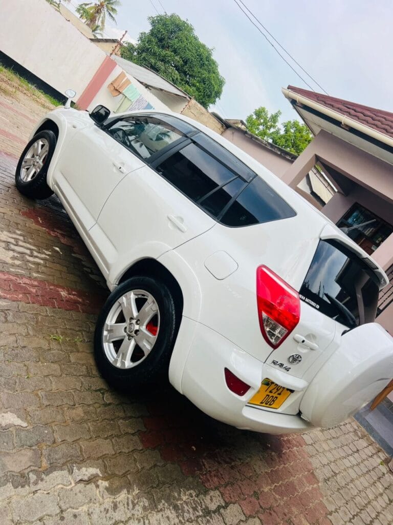 Magari Sokoni Toyota Rav4 ya Bei Poa 2007