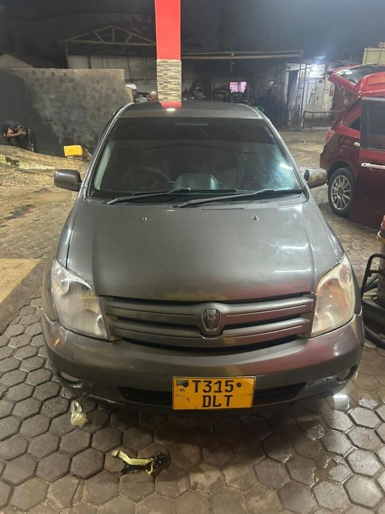 Magari IST 2004 lipo Dar es salaam