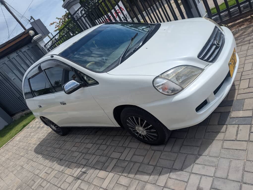 Toyota Nadia bei poa sokoni Dar es salaam Tanzania