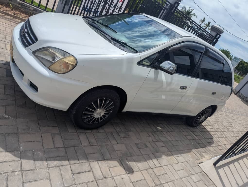 Magari Nadia 2003 lipo Dar es salaam