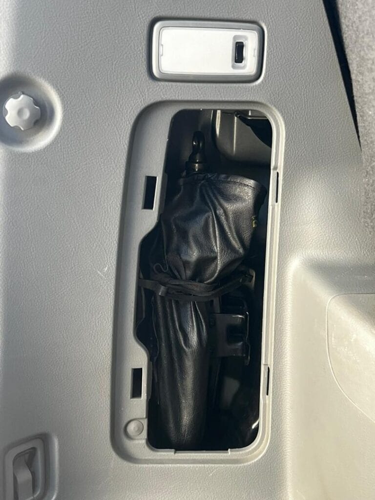 Magari Sokoni Toyota Noah ya Bei Poa 2005