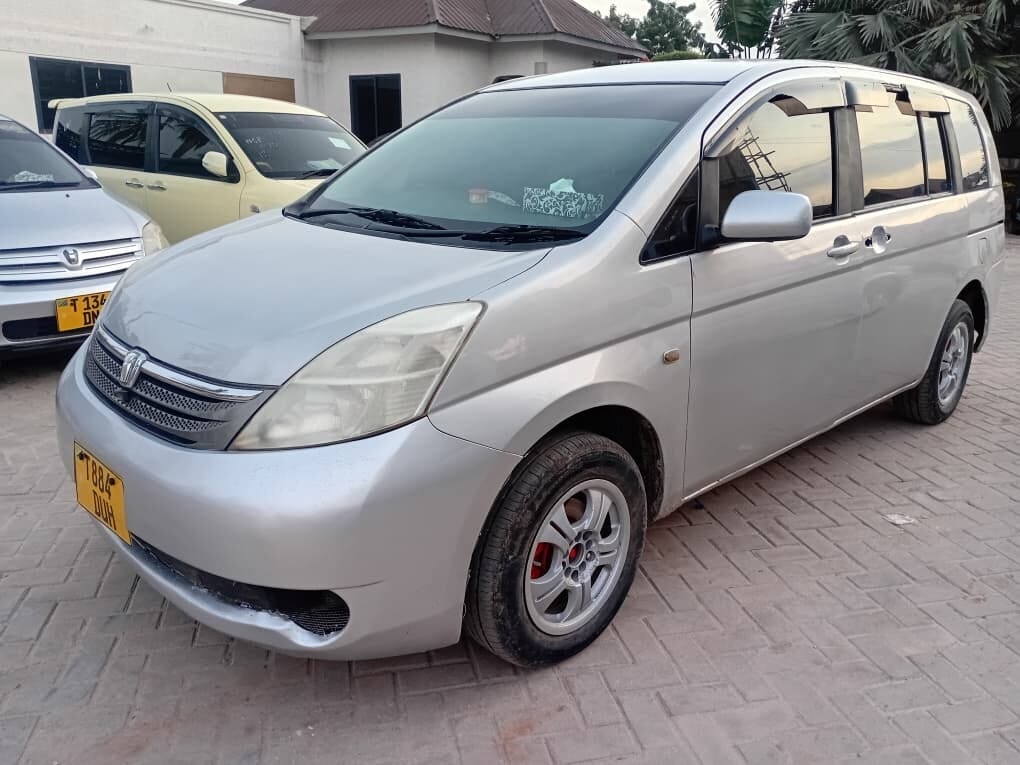 Price Of Toyota Isis 2005 for Sale in Tanzania