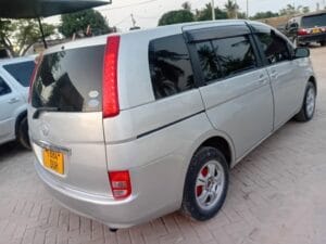 Used Toyota Isis 2005 for Sale in Dar es salaam