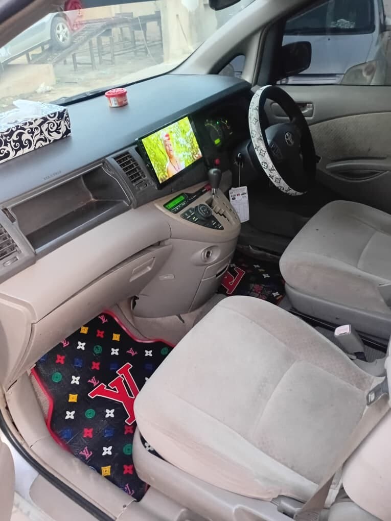 Toyota Isis 2005 for Sale in Dar es salaam