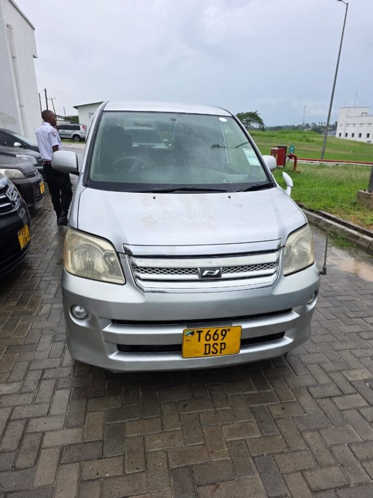 Price Of Toyota Noah 2005 for Sale in Tanzania