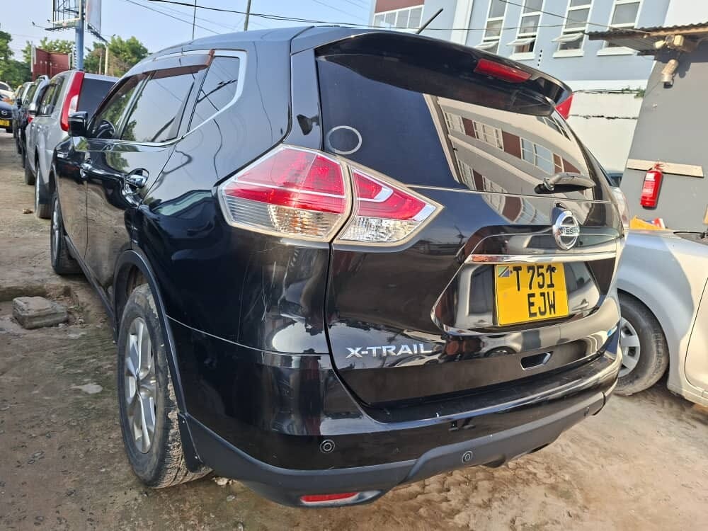 Magari X-Trail 2015 lipo Dar es salaam