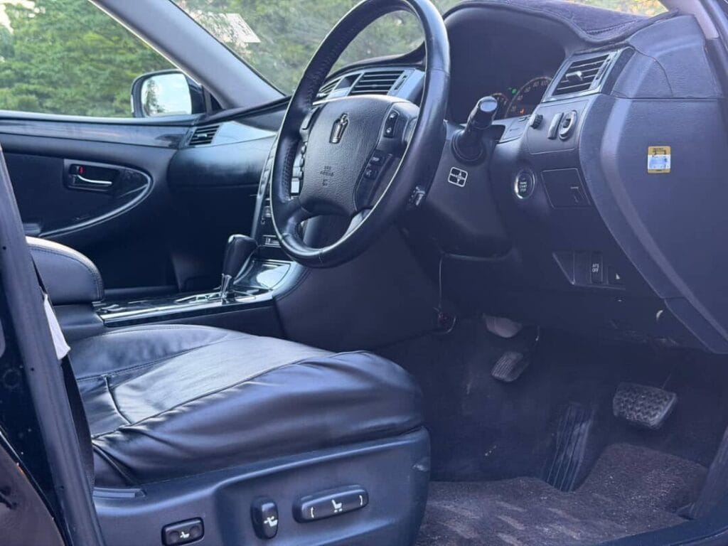 Buy Toyota Crown 2006 for Sale in Dar es salaam