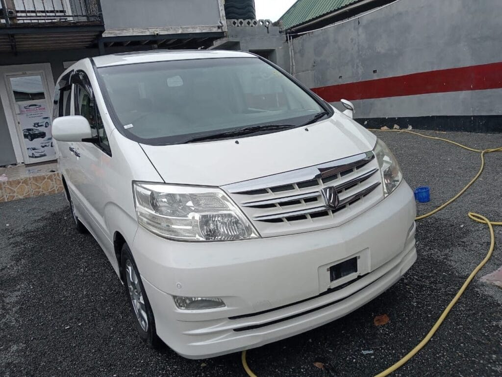 Magari Sokoni Toyota Alphard ya Bei Poa 2005