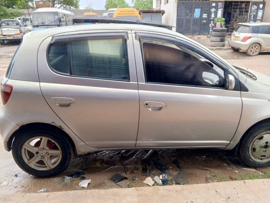 Toyota Vitz bei poa sokoni Dar es salaam Tanzania
