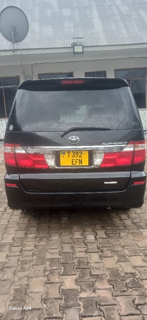 Magari Sokoni Toyota Alphard ya Bei Poa 2005
