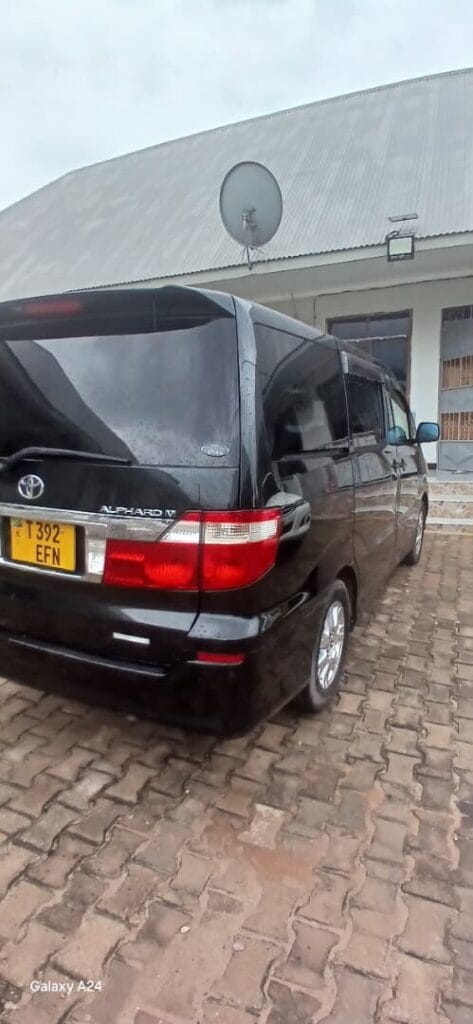 Toyota Alphard bei poa sokoni Dar es salaam Tanzania