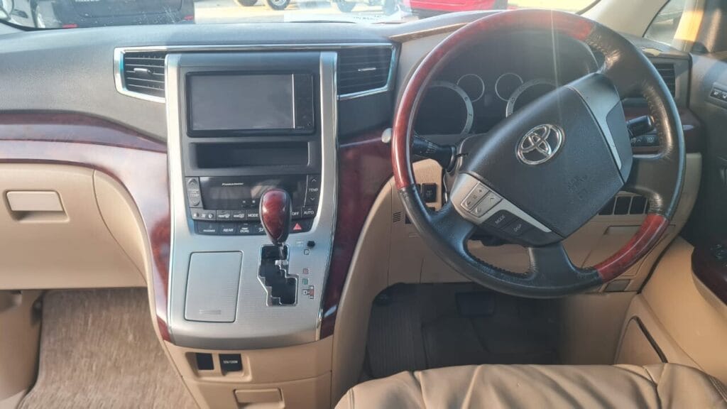 Magari Sokoni Toyota Alphard ya Bei Poa 2010