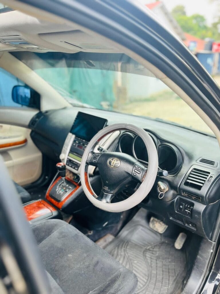 Toyota Harrier bei poa sokoni Dar es salaam Tanzania