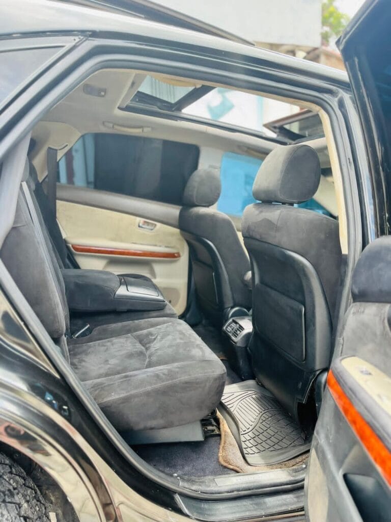 Magari Sokoni Toyota Harrier ya Bei Poa 2006