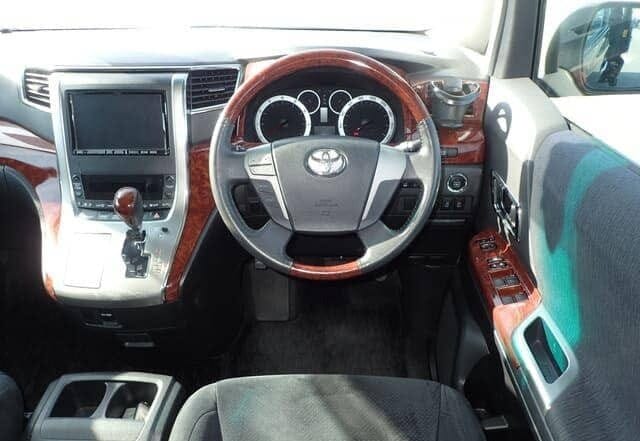 Toyota Velfire bei poa sokoni Dar es salaam Tanzania