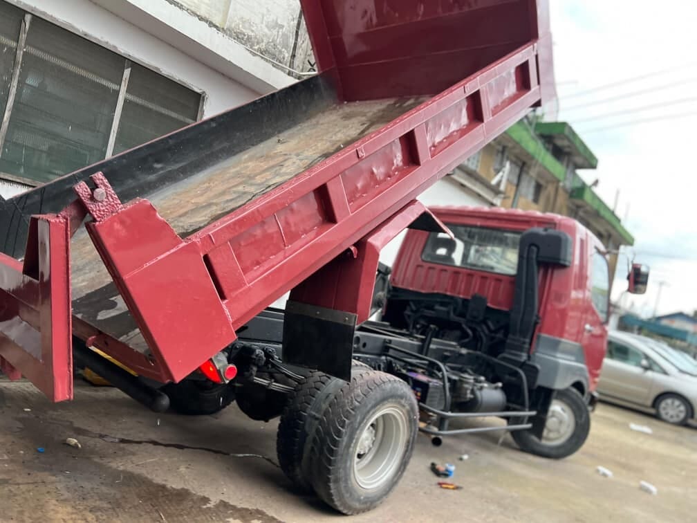 Magari Sokoni Mitsubishi Fuso ya Bei Poa 1999