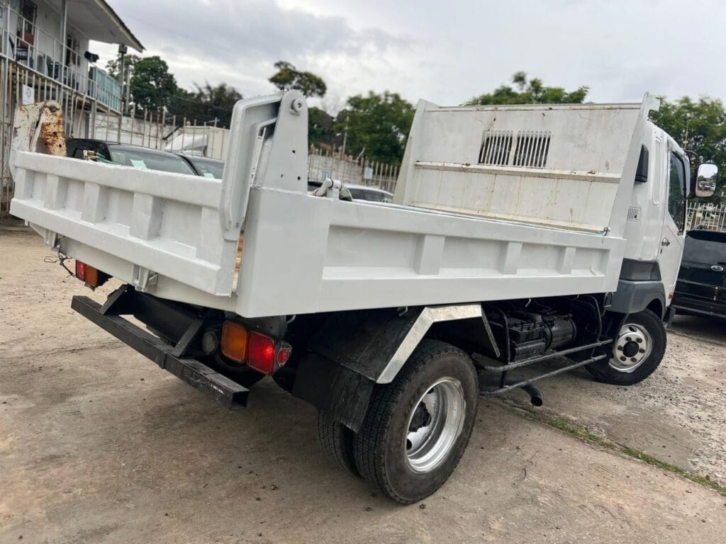 Mitsubishi Fuso 1999 Inauzwa Dar es salaam Tanzania