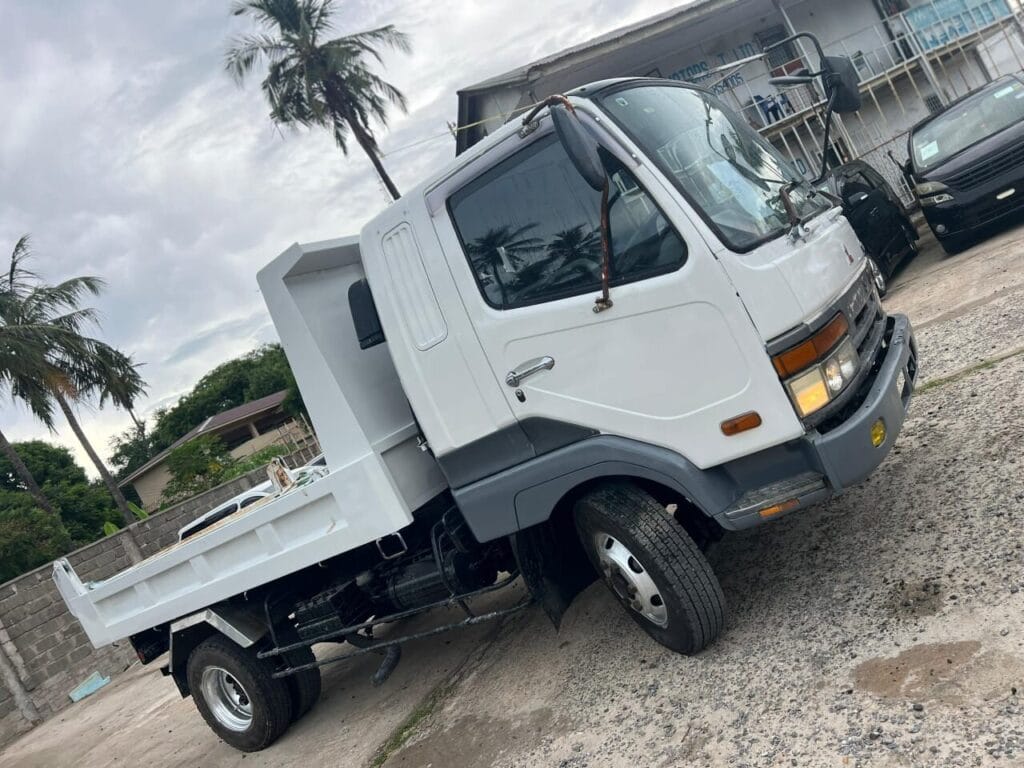 Magari Fuso 1999 lipo Dar es salaam