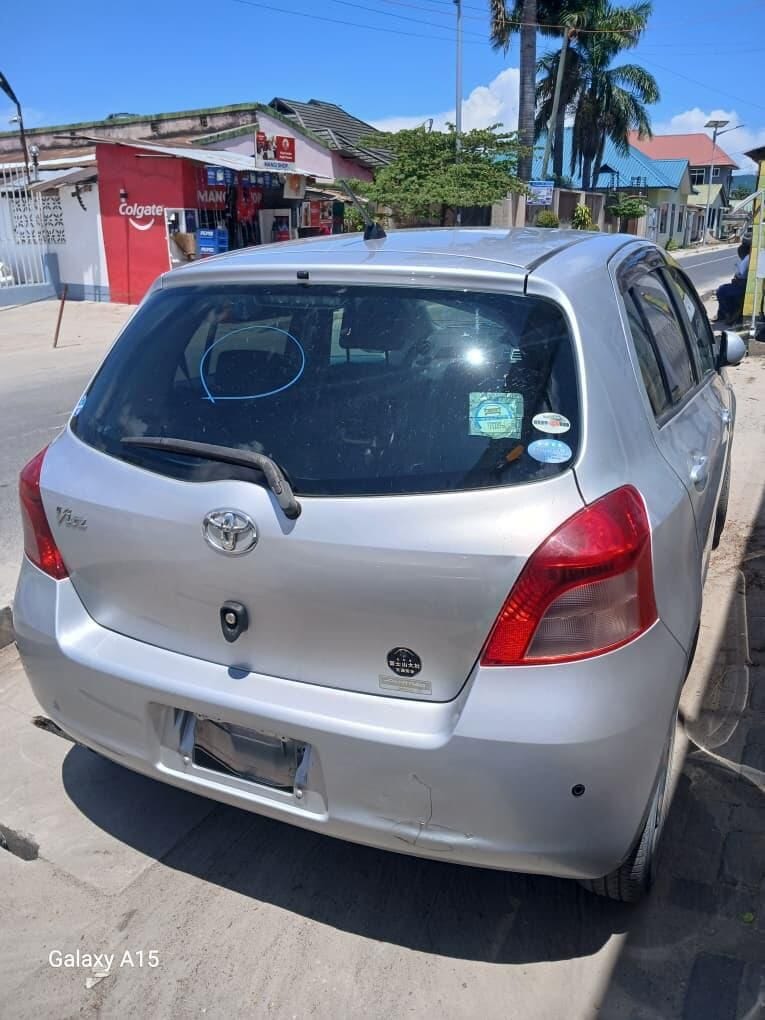 Toyota Vitz bei poa sokoni Dar es salaam Tanzania