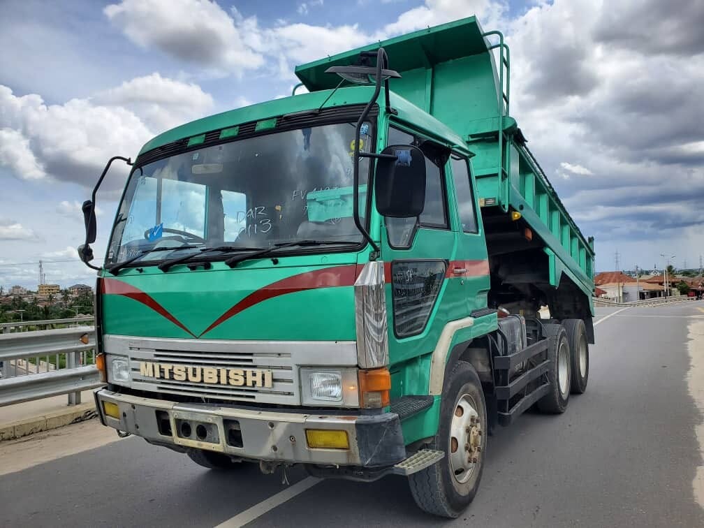 Magari Sokoni Mitsubishi Fuso ya Bei Poa 2000