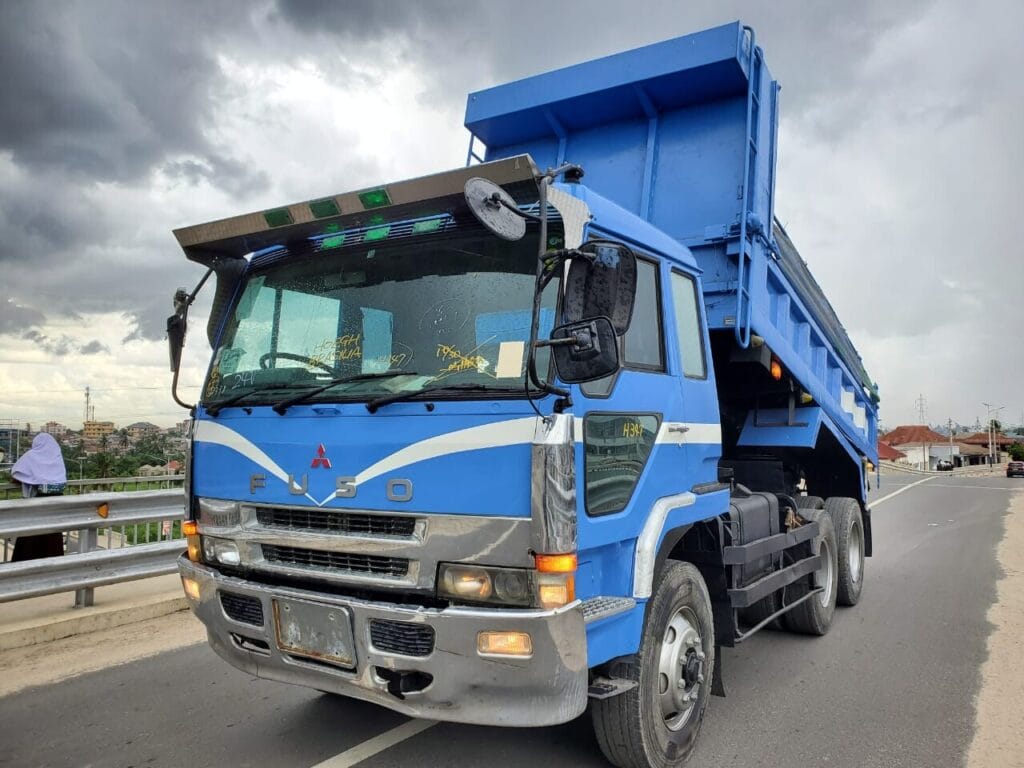 Magari Fuso 2000 lipo Dar es salaam