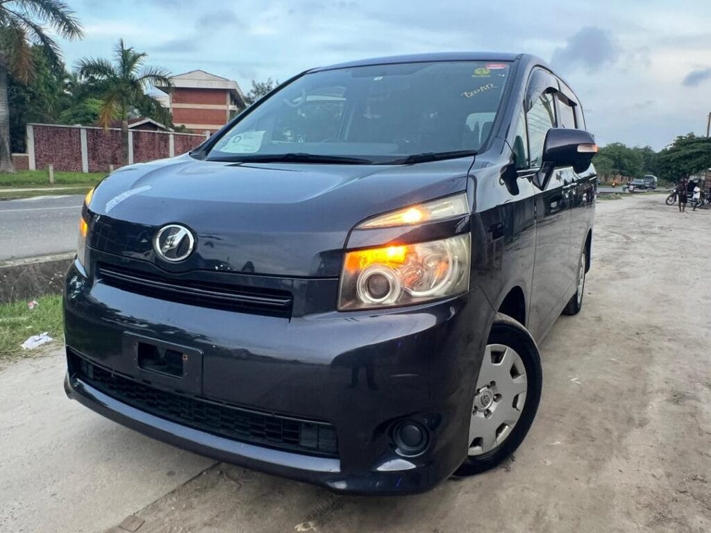 Magari Noah 2008 lipo Dar es salaam