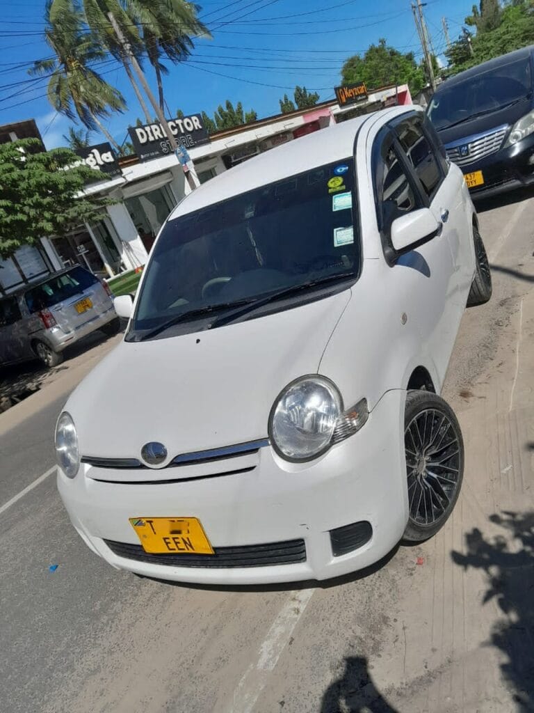 Magari Sokoni Toyota Sienta ya Bei Poa 2006